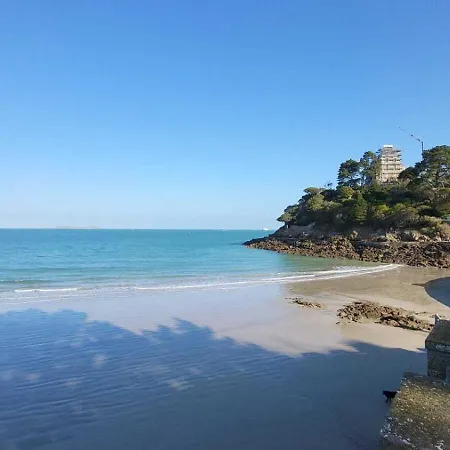 Les Trois Plages Apartment